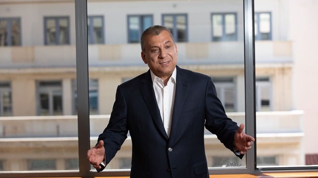 Από το Ζωγράφειο στα Ανάκτορα του Λονδίνου!