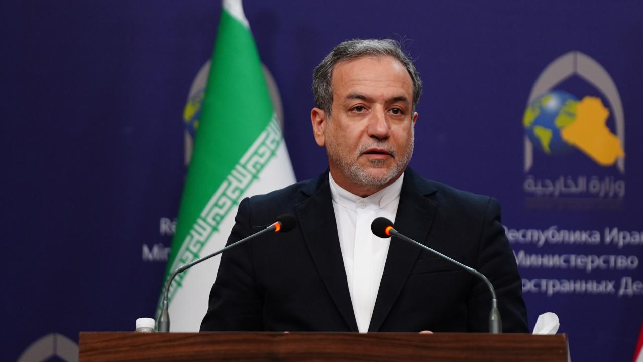 Ιρανός ΥΠΕΞ από Τουρκία: «Δεν διαπραγματευόμαστε με ΗΠΑ ενώ είμαστε υπό βομβαρδισμό»