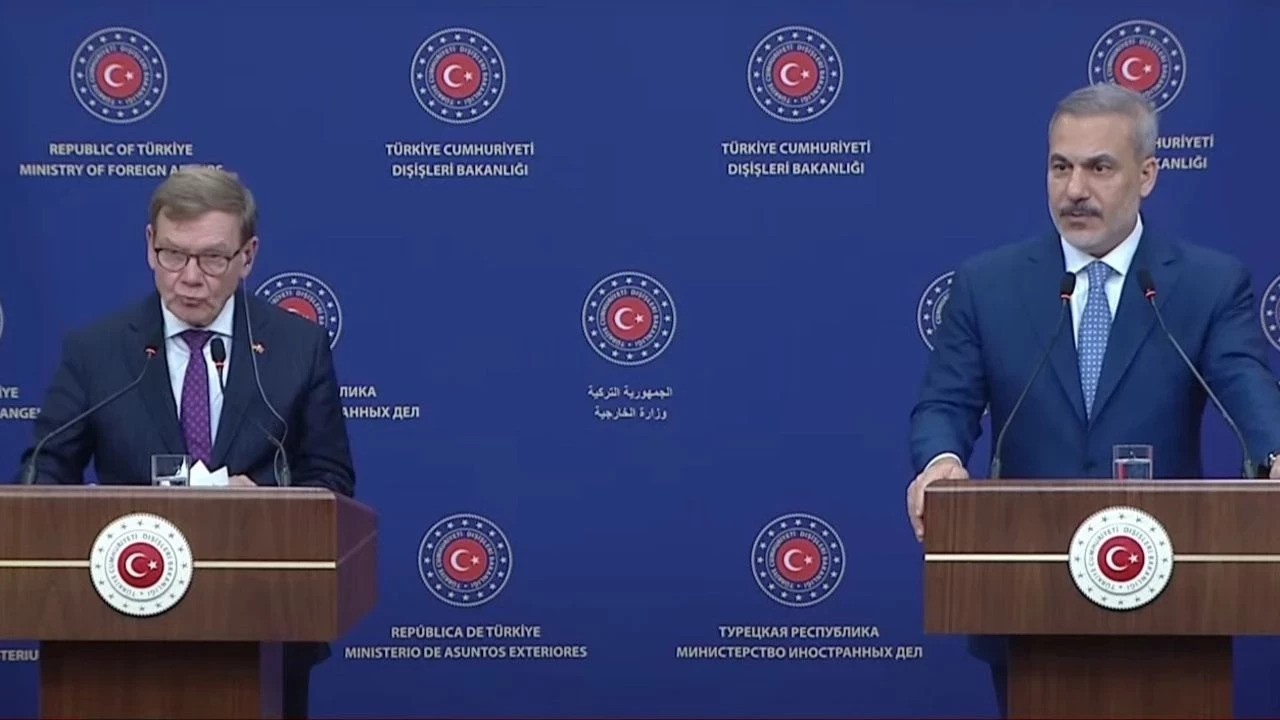 Με αιχμές στην Άγκυρα ο Βάντεφουλ: «Για ένταξη στην ΕΕ χρειάζεται δημοκρατία» - Ο Φιντάν απάντησε με… Brexit