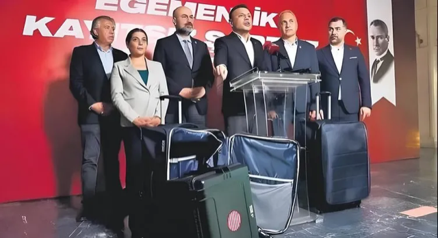 Νέα πλάνα με βαλίτσες Jammer και μαύρο στις κάμερες εναντίον Ιμάμογλου 