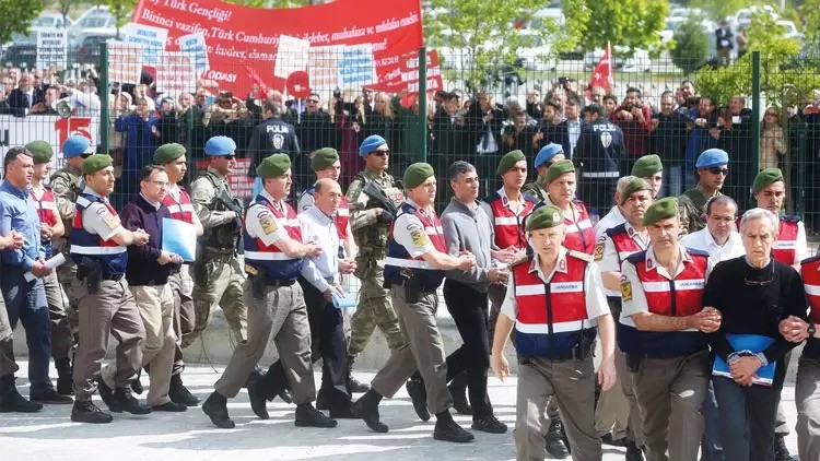 Χουριέτ: Συνολικά 390 χιλιάδες συλλήψεις γκιουλενιστών  και 113 χιλιάδες προφυλακίσεις σε 9 χρόνια