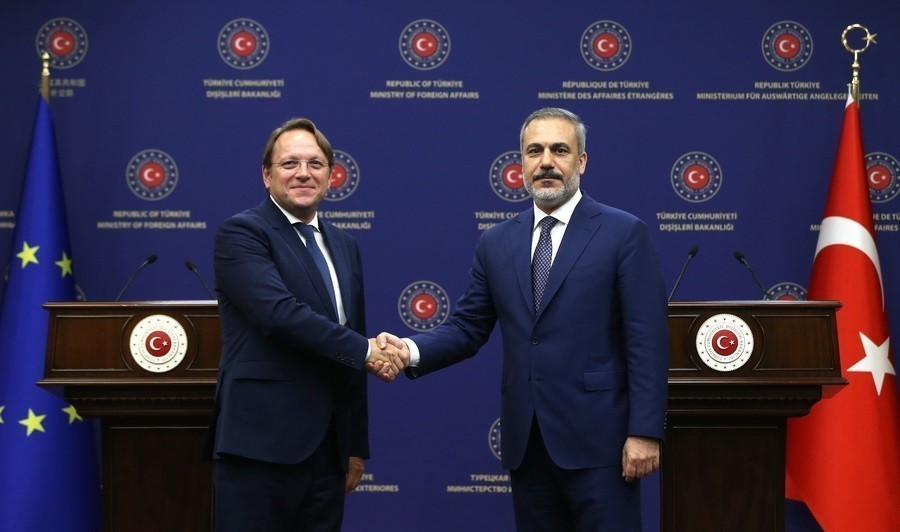 Για φτηνό αντιτουρκικό λόγο κατηγορεί κράτη μέλη ΕΕ ο Φιντάν ενώπιον Βαρχέλι