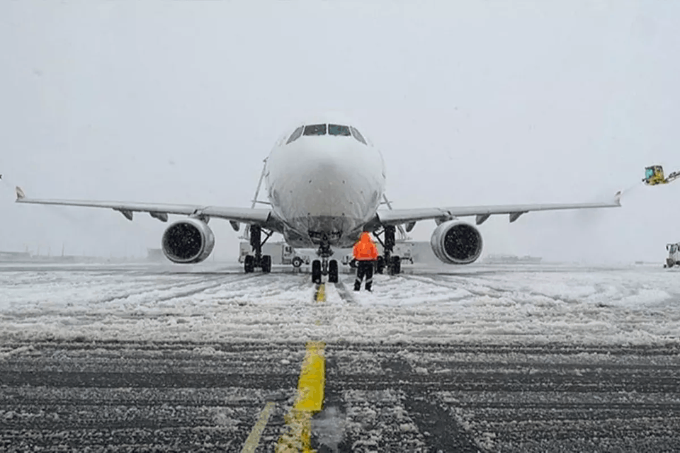 Πανικός σε αεροπλάνο στο αεροδρόμιο Sabiha Gökçen: «Έχουμε 15 λεπτά καύσιμα»