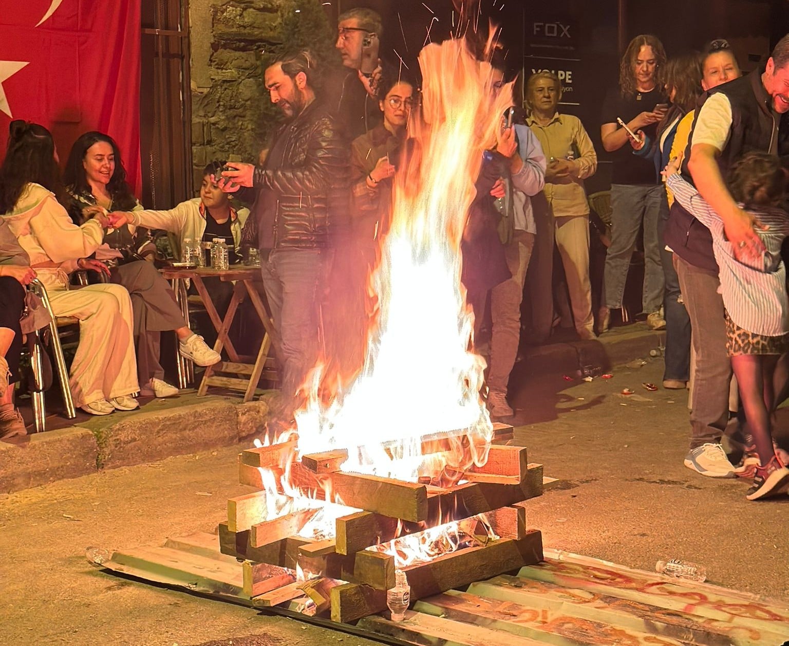 Χιντιρέλλεζ στο Μπαλάτ… το έθιμο με φωτιές και χορούς