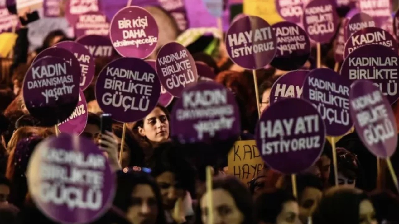 Ανεξέλεγκτη βία στην Τουρκία – 121 γυναίκες δολοφονήθηκαν με όπλα μέσα σε 9 μήνες!