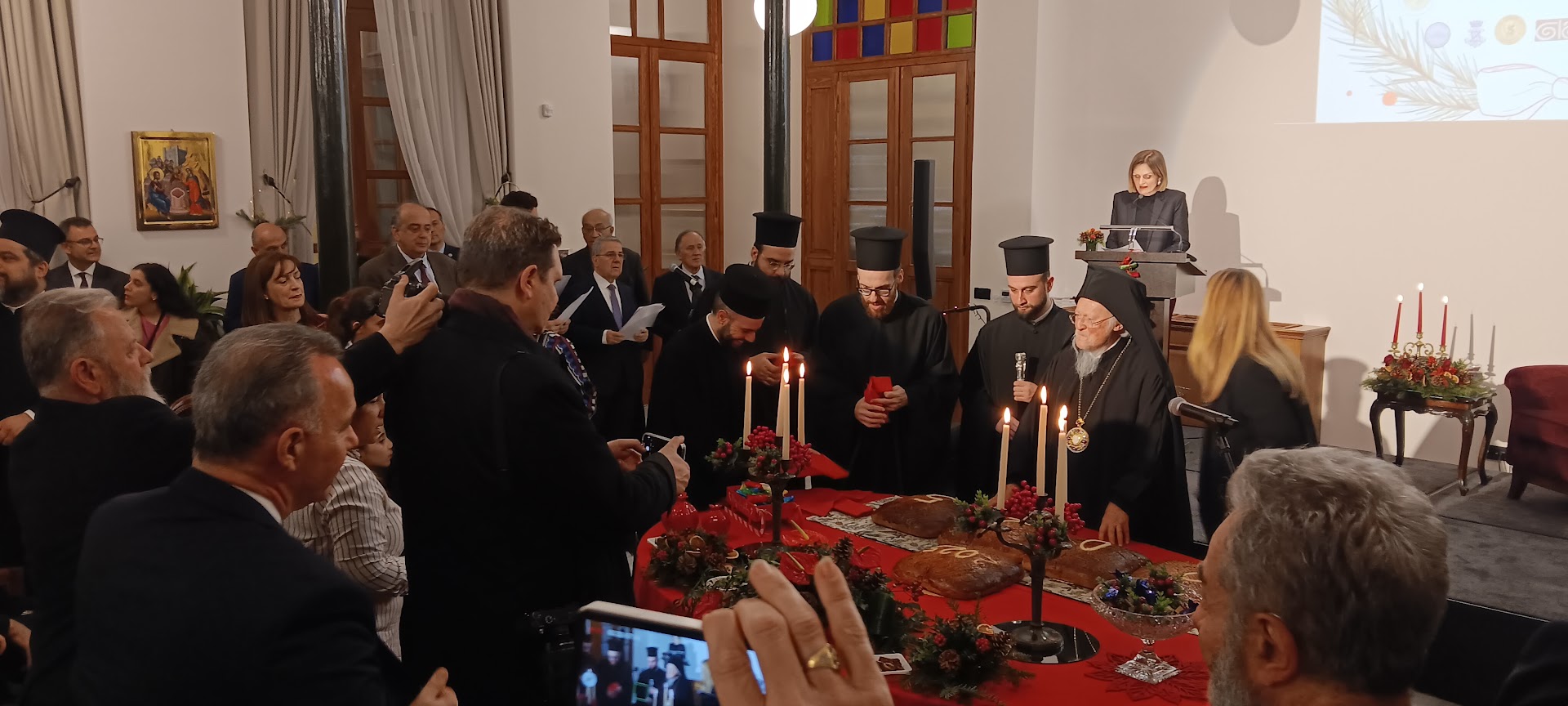 Οι Ρωμαίικοι Σύνδεσμοι της Πόλης και της Ίμβρου έκοψαν την πρωτοχρονιάτικη πίτα τους