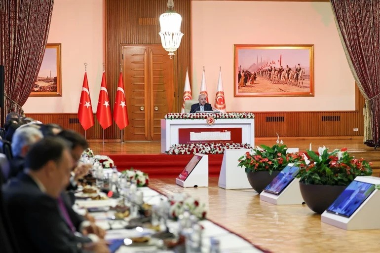 Η τουρκική βουλή λέει «ναι» στο Ιμραλί – το CHP εκτός, τα κόμματα συγκρούονται