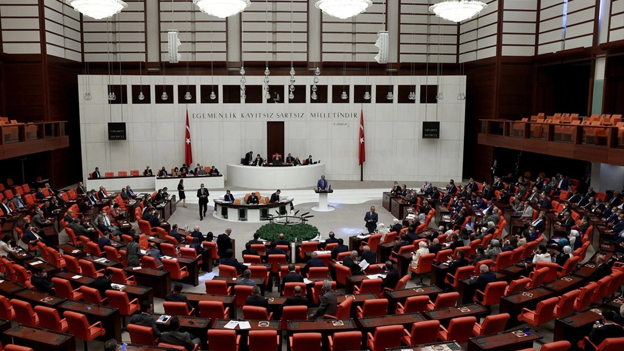 Συναγερμός επιδημίας στην τουρκική βουλή– Δεκάδες βουλευτές νοσηλεύονται