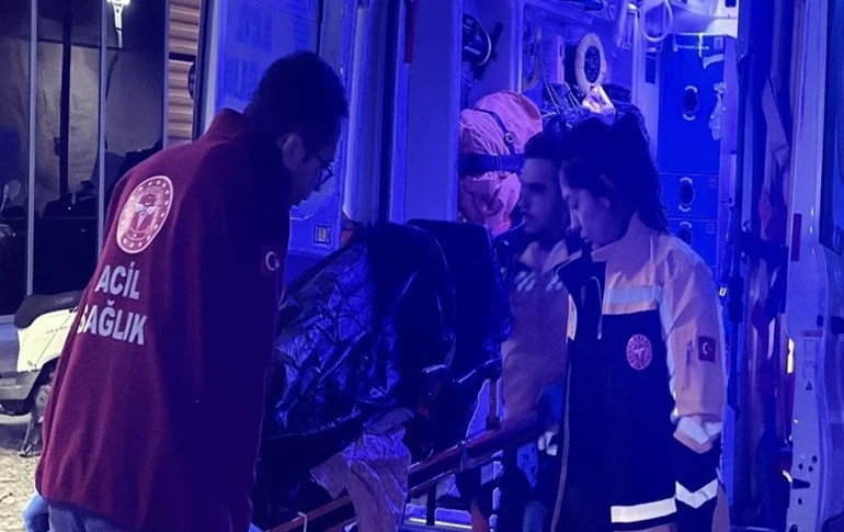 Φρίκη σε τουριστικό θέρετρο της Μούγλας – Πέταξε το νεκρό μωρό της στην ταράτσα!