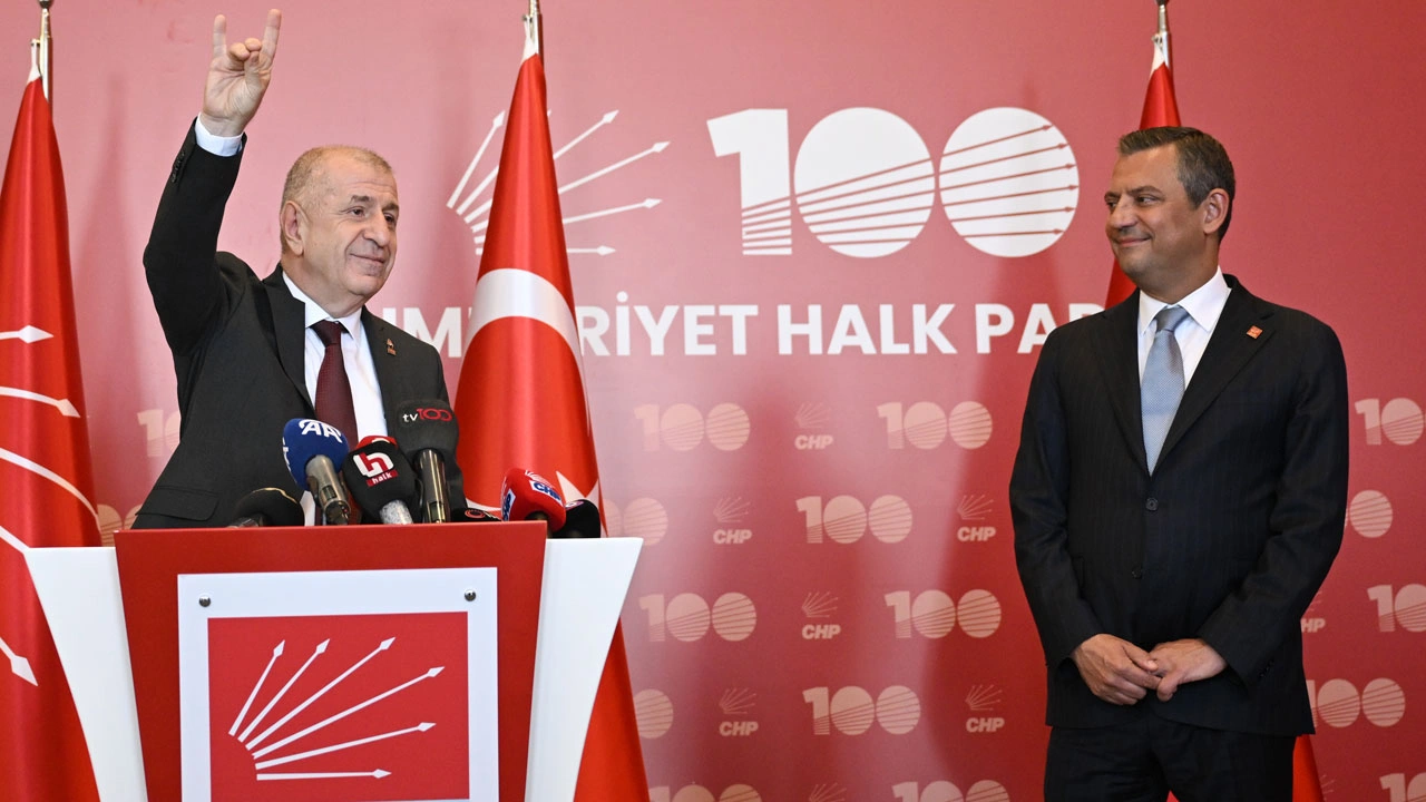 Στήριξη και από αξιωματική αντιπολίτευση σε Ντεμιράλ για σήμα γκρίζων λύκων – Οζντάγ έκανε σήμα γκρίζων λύκων – Οζέλ ενέκρινε χαμογελώντας