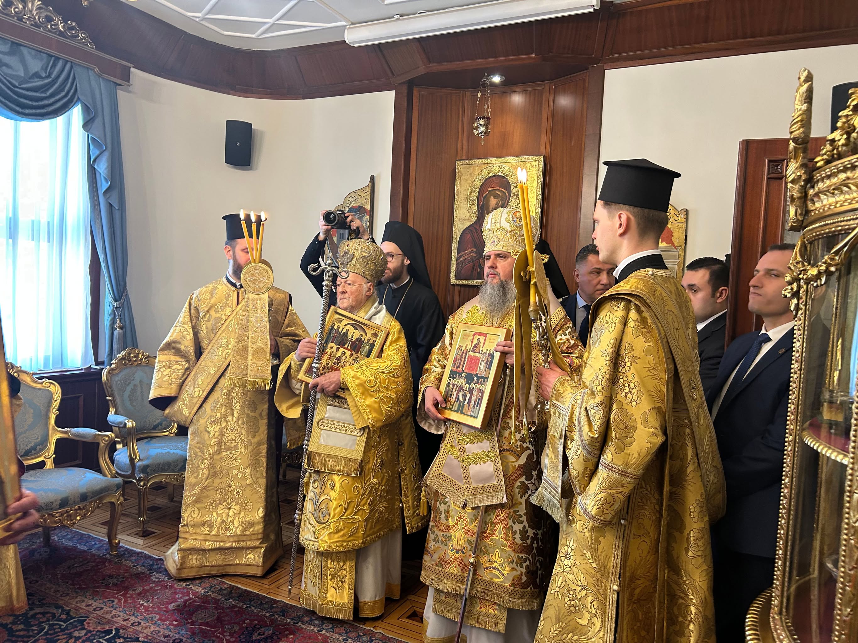 Κυριακή της Ορθοδοξίας: Με λαμπρότητα οι εορτασμοί στο Φανάρι - Συλλειτουργο Οικουμενικού Πατριάρχη με Μητροπολίτη Ουκρανίας