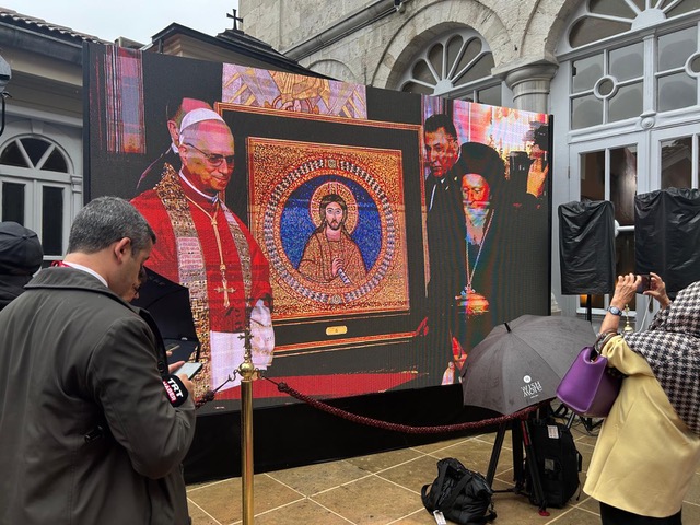 «Συγκλονιστικές στιγμές στο Φανάρι – Πάπας και Πατριάρχης μίλησαν για ενότητα μέσα στον Ναό Αγίου Γεωργίου»