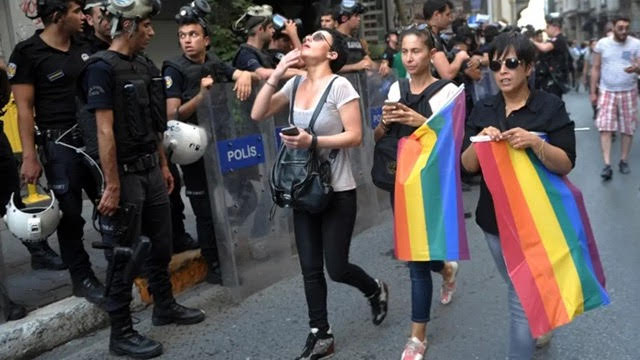 Σε αστυνομική πολιορκία η Ταξίμ στην Πόλη λόγω Πορείας Υπερηφάνειας